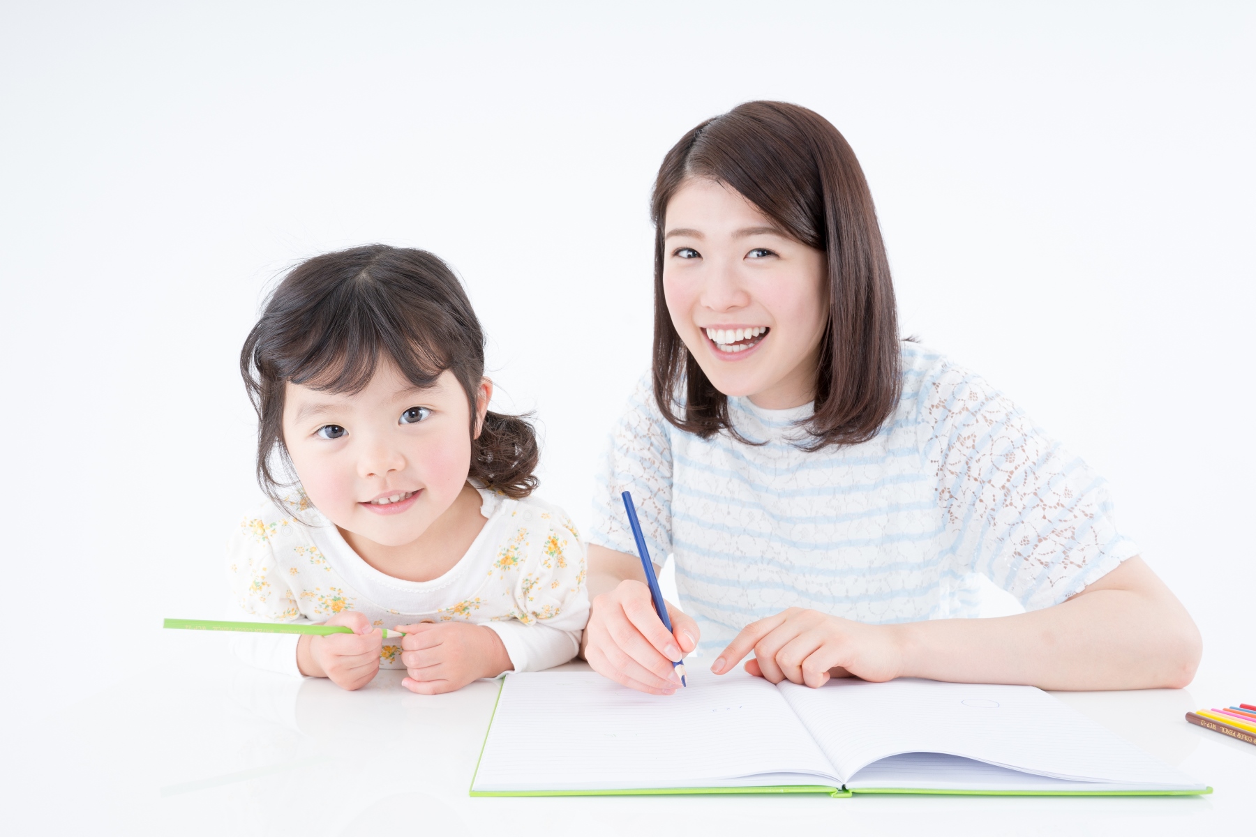 就学前に焦らない！2歳から始める、文字書きに必要な運筆力を育てる方法 ～子供が鉛筆を好きになる、5つのポイント～