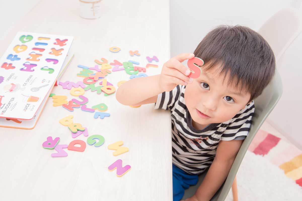 【2歳・3歳・4歳】幼児期から始める英語教育！子供の年齢に合ったリスニング学習で、英単語を効果的に記憶！