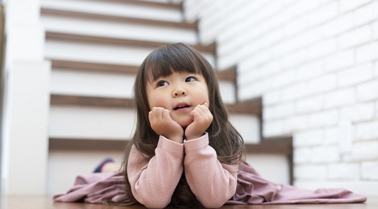 絵本の読み聞かせに集中してくれない！ ご家庭でできる、3歳のお子さまの語彙力と思考力を育てる方法