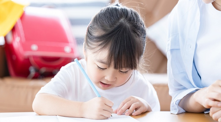 小学生女の子宿題