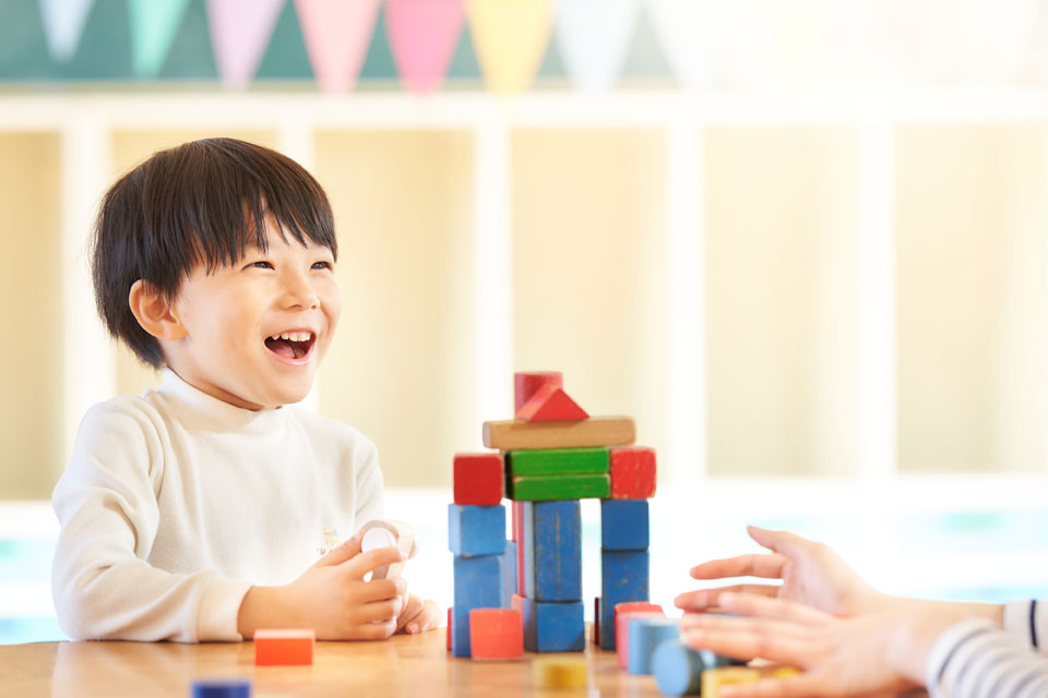 2歳児におすすめの室内遊び│夏も冬も雨の日でも準備なしで遊べる運動やゲーム等