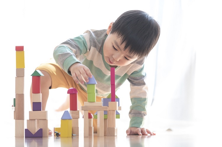 ただの積み木遊びじゃない！子供の「空間認識力」が育つ遊び方とは？